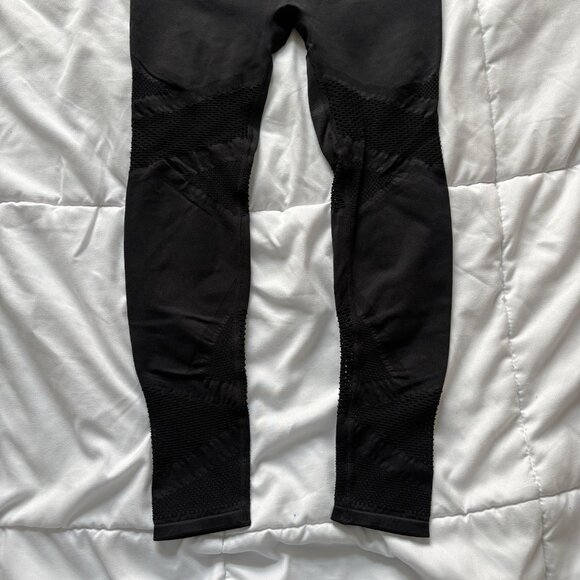 Fabletics Cropped Leggings Pants Womens Size XS Black Stretch Yoga Activewear - Picture 2 of 8